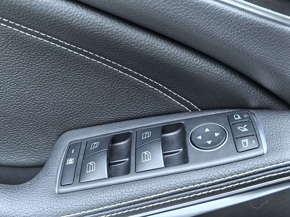 Mercedes-Benz GLA Mercedes-Benz GLA
