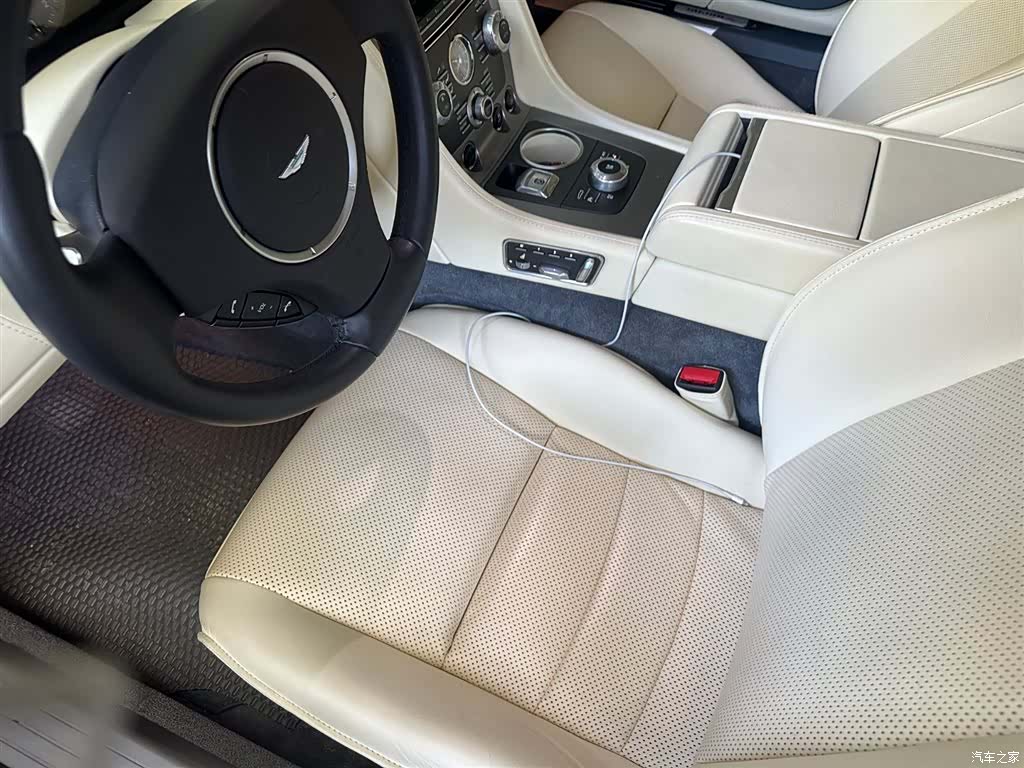 Aston Martin Rapide, 2011 11