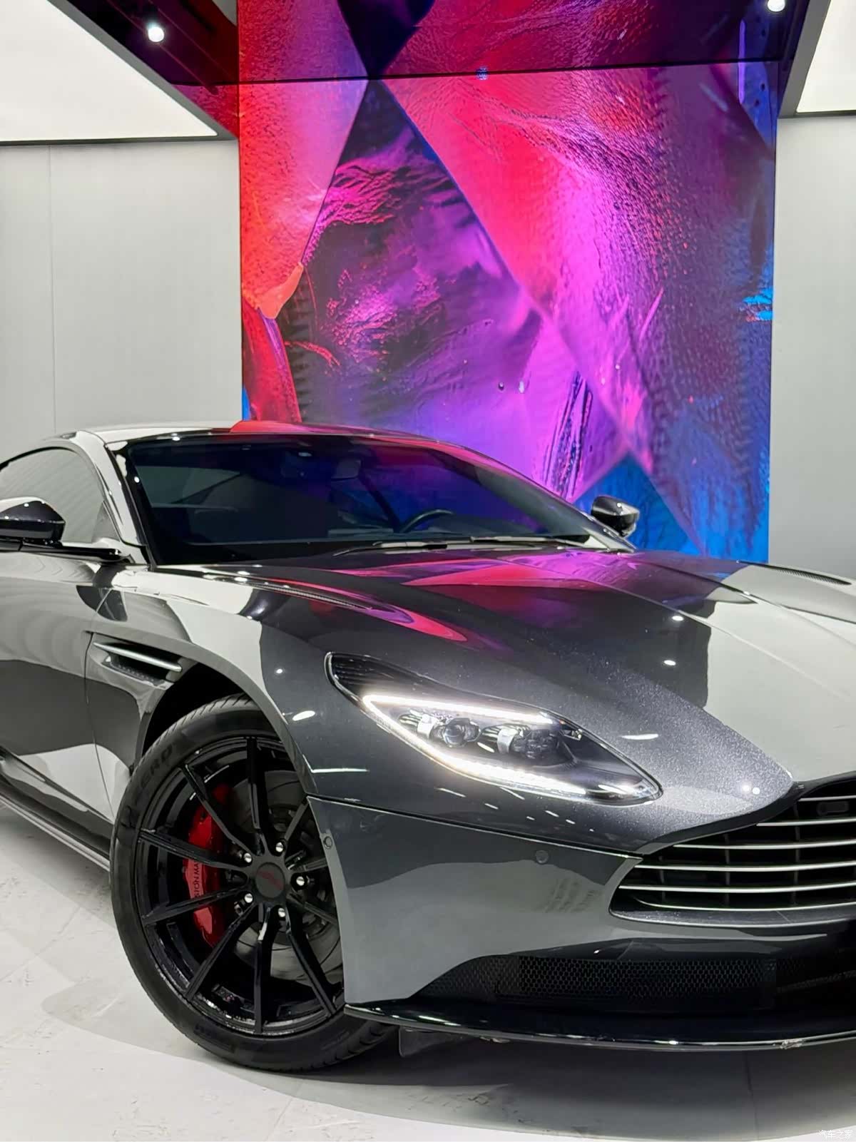 Aston Martin DB11, 2020 8