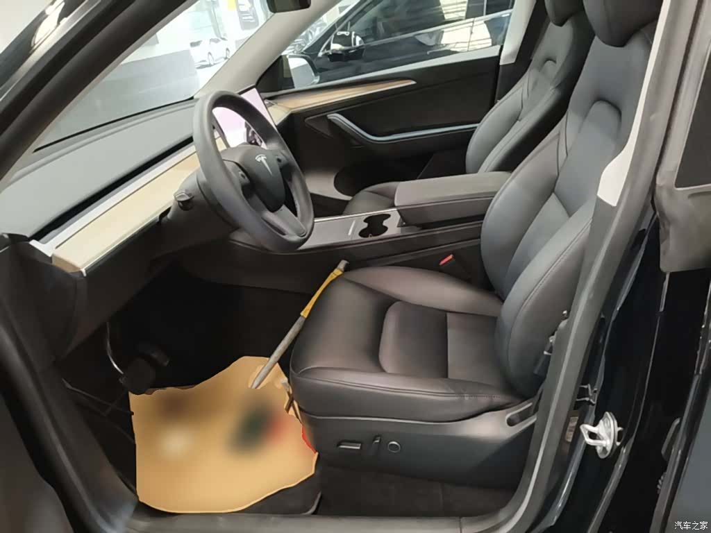 Tesla Model Y, 2023 15