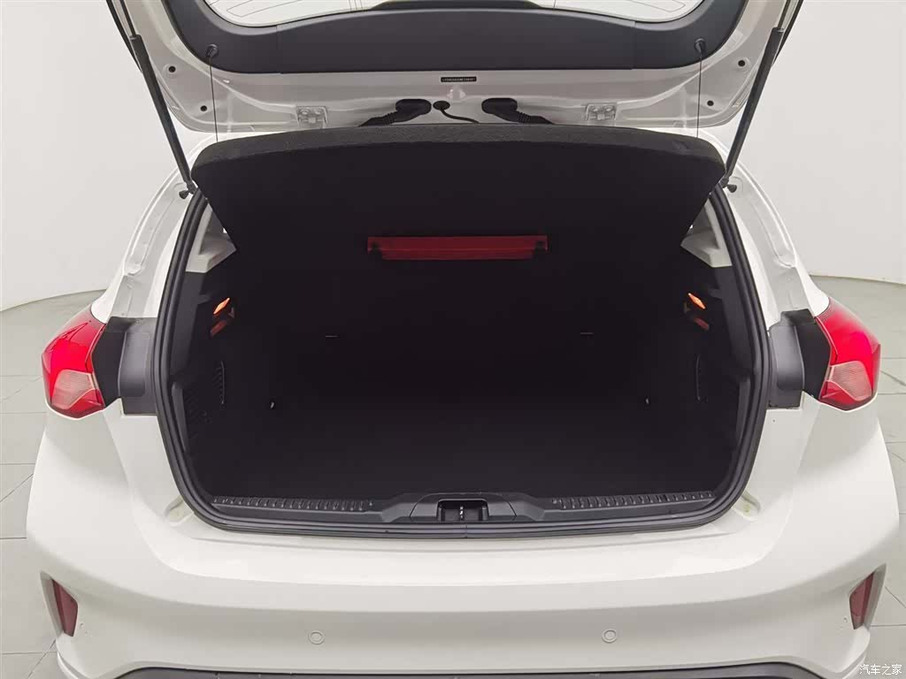 Ford Focus, 2022 16