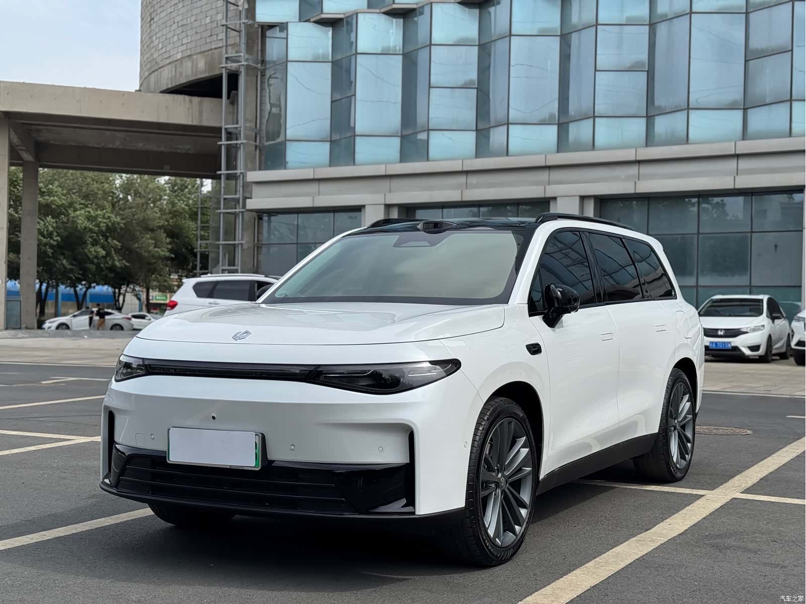Leapmotor C16