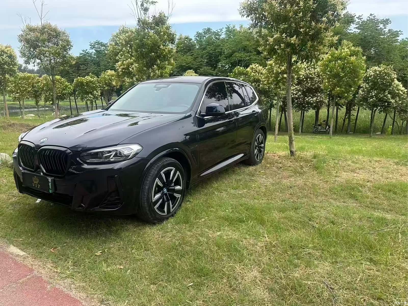 BMW iX3, 2025 1