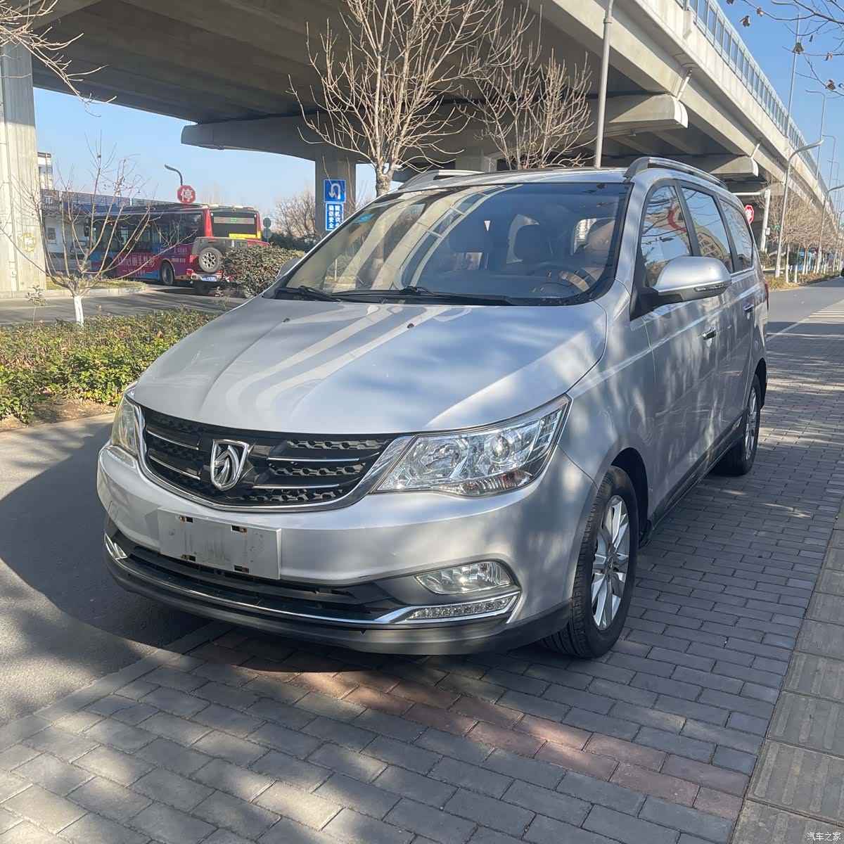 Wuling 730, 2017 1