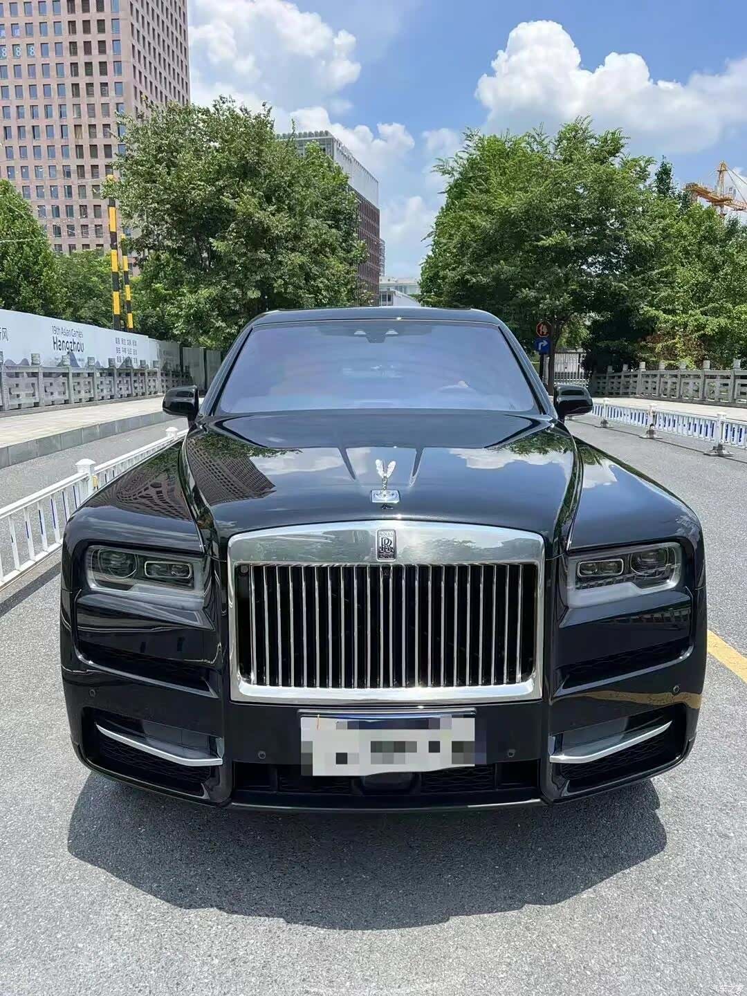 Rolls-Royce Cullinan, 2022 1