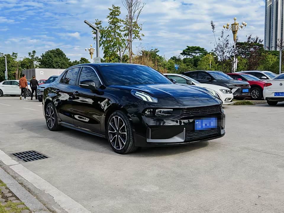 Lynk & Co 03 Lynk & Co 03