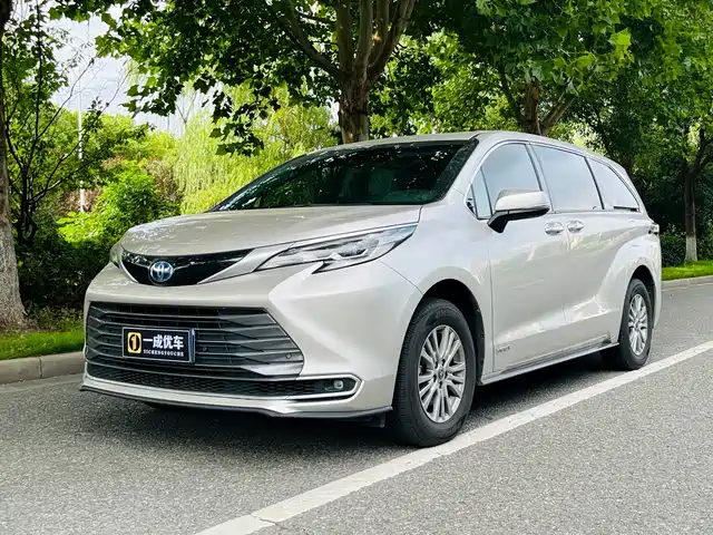Toyota SIENNA 2023 — купить из Китая под заказ
