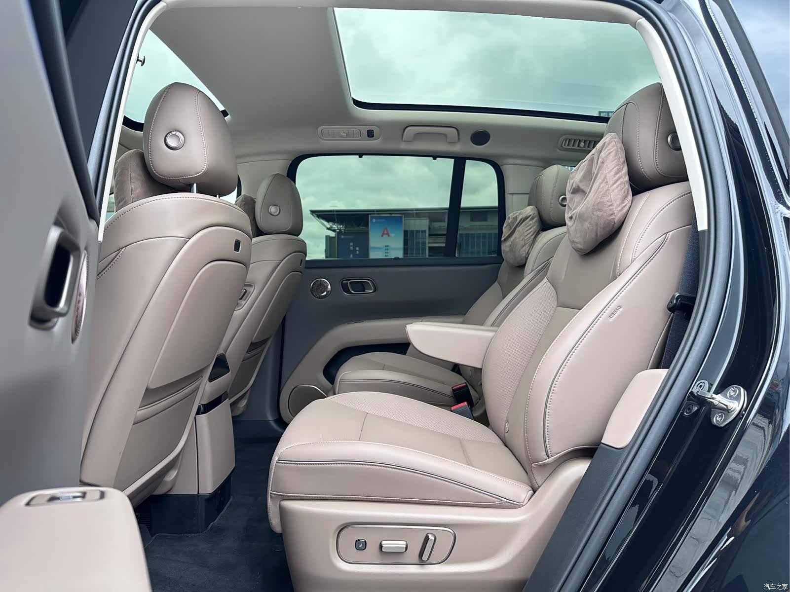 Li Auto i8, 2025 13