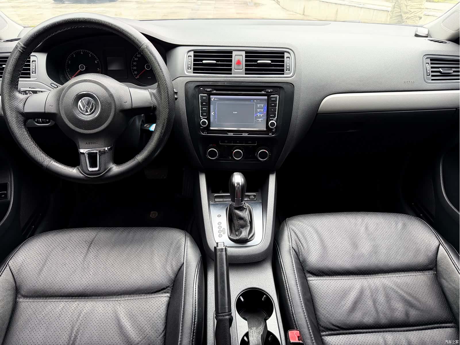 Volkswagen Sagitar, 2012 7