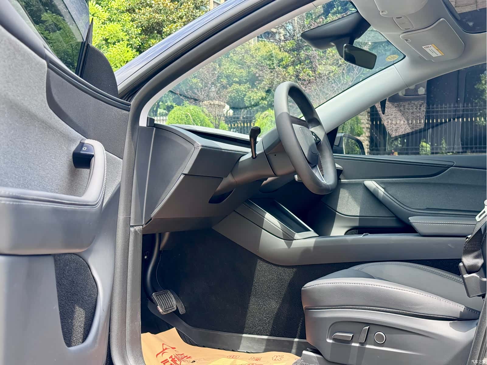Tesla Model Y, 2025 7