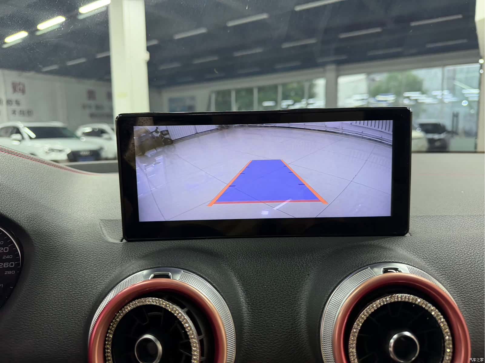 Audi Q2L, 2022 13