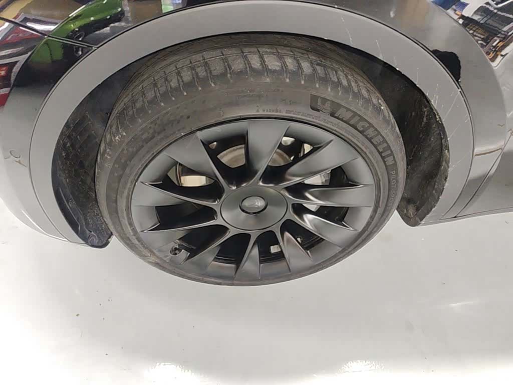 Tesla Model Y, 2024 23