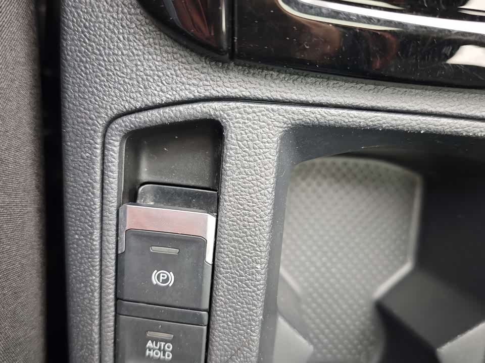 Volkswagen T-ROC exploring Songs