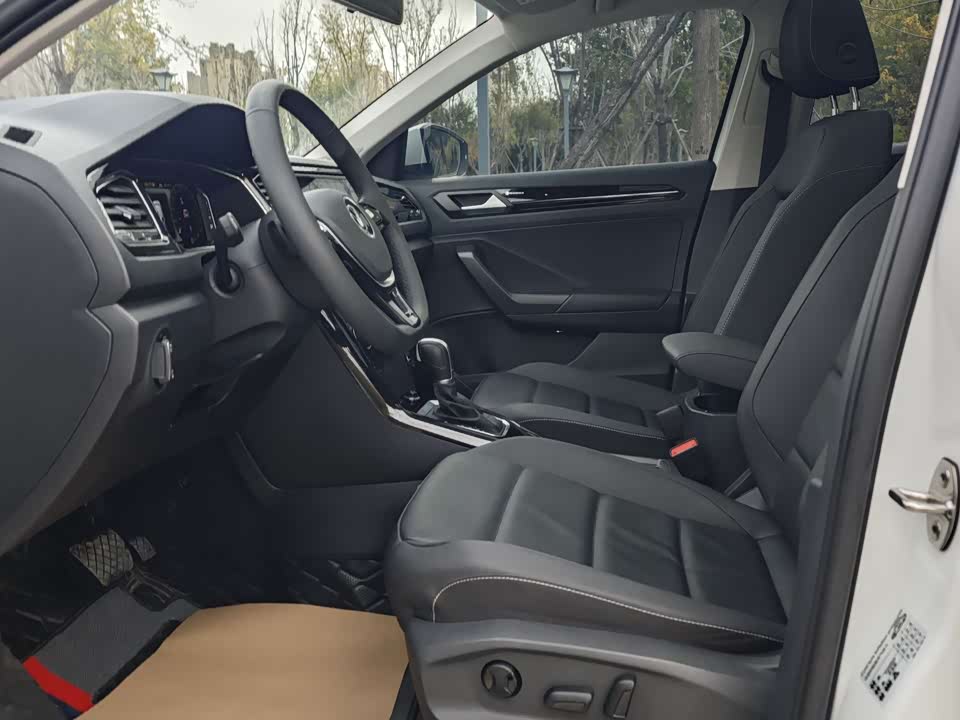 Volkswagen T-ROC exploring Songs