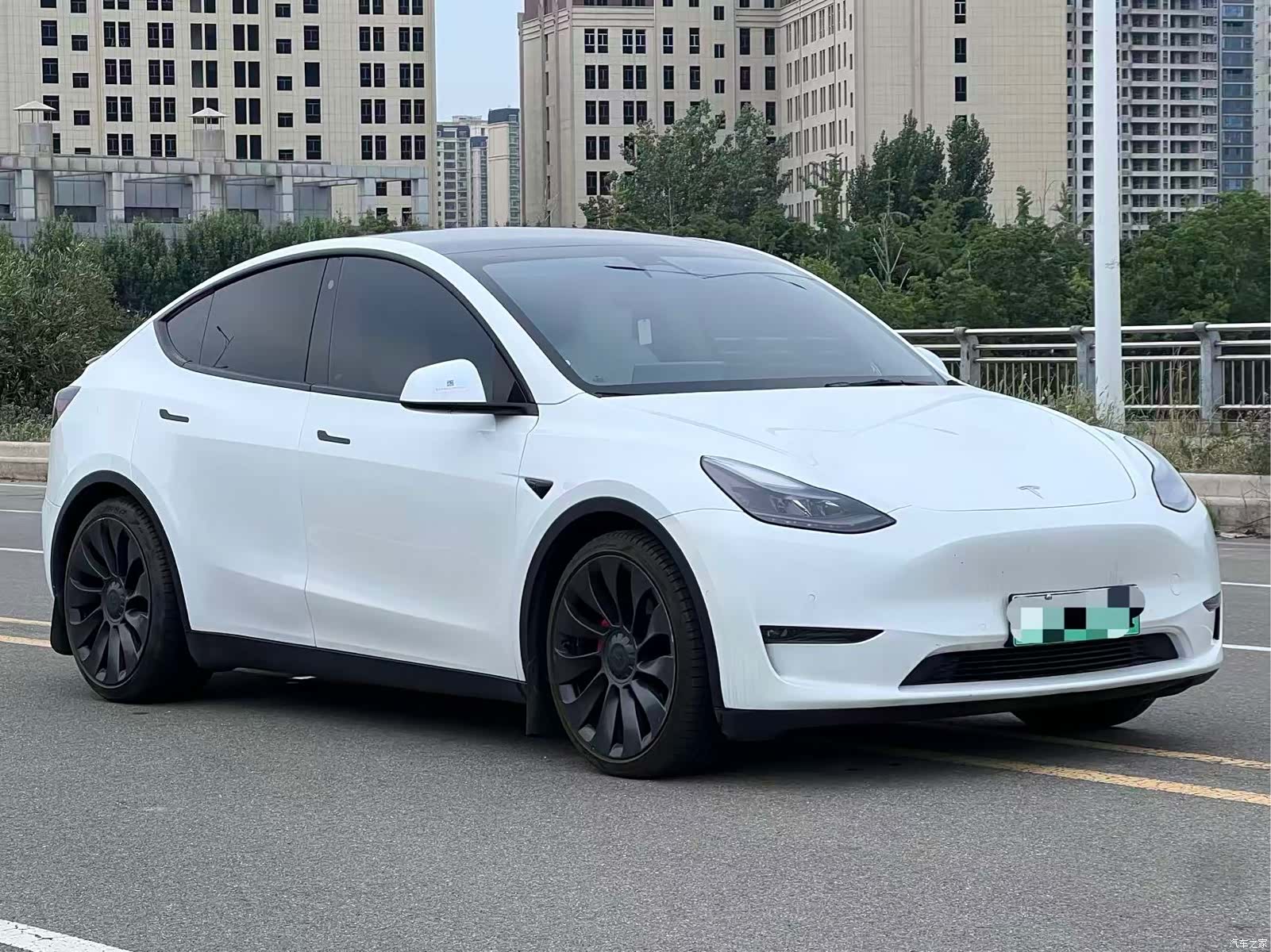 Tesla Model Y, 2023 3