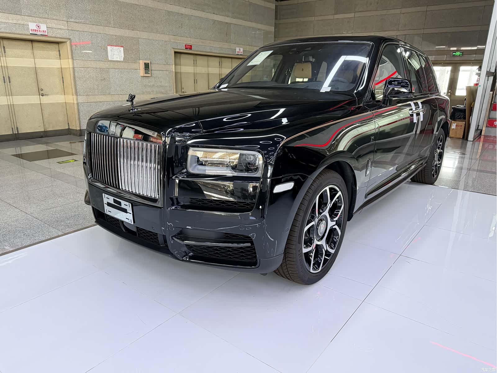 Rolls-Royce Cullinan, 2022 1