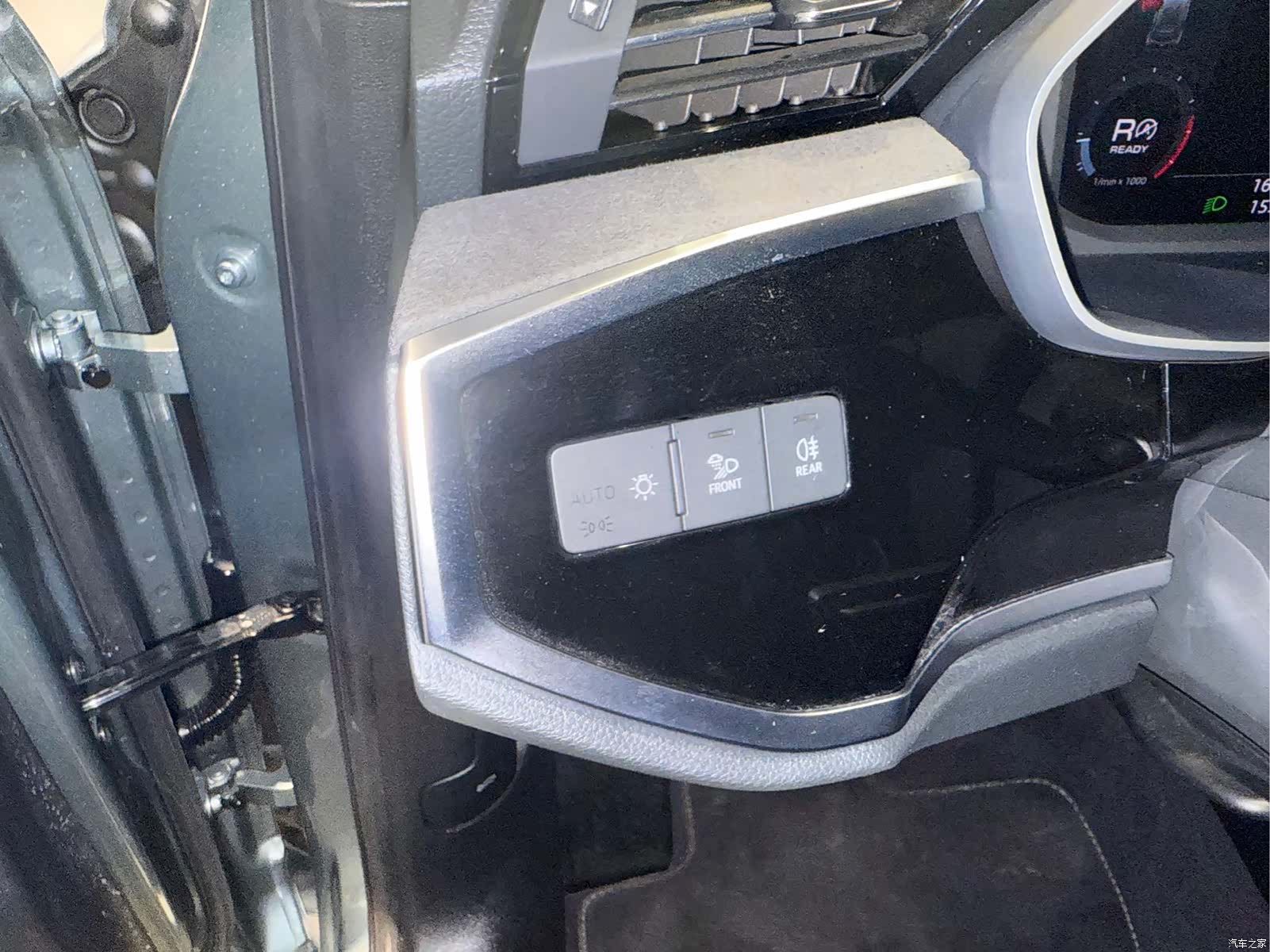 Audi Q3, 2022 11