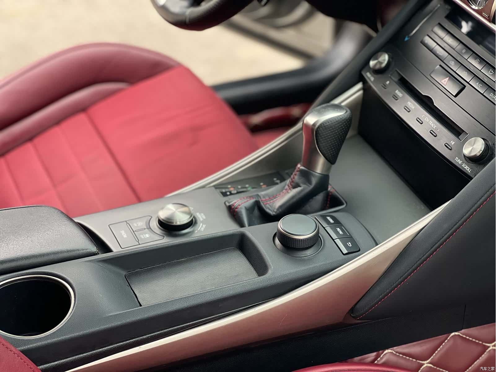 Lexus IS, 2018 7