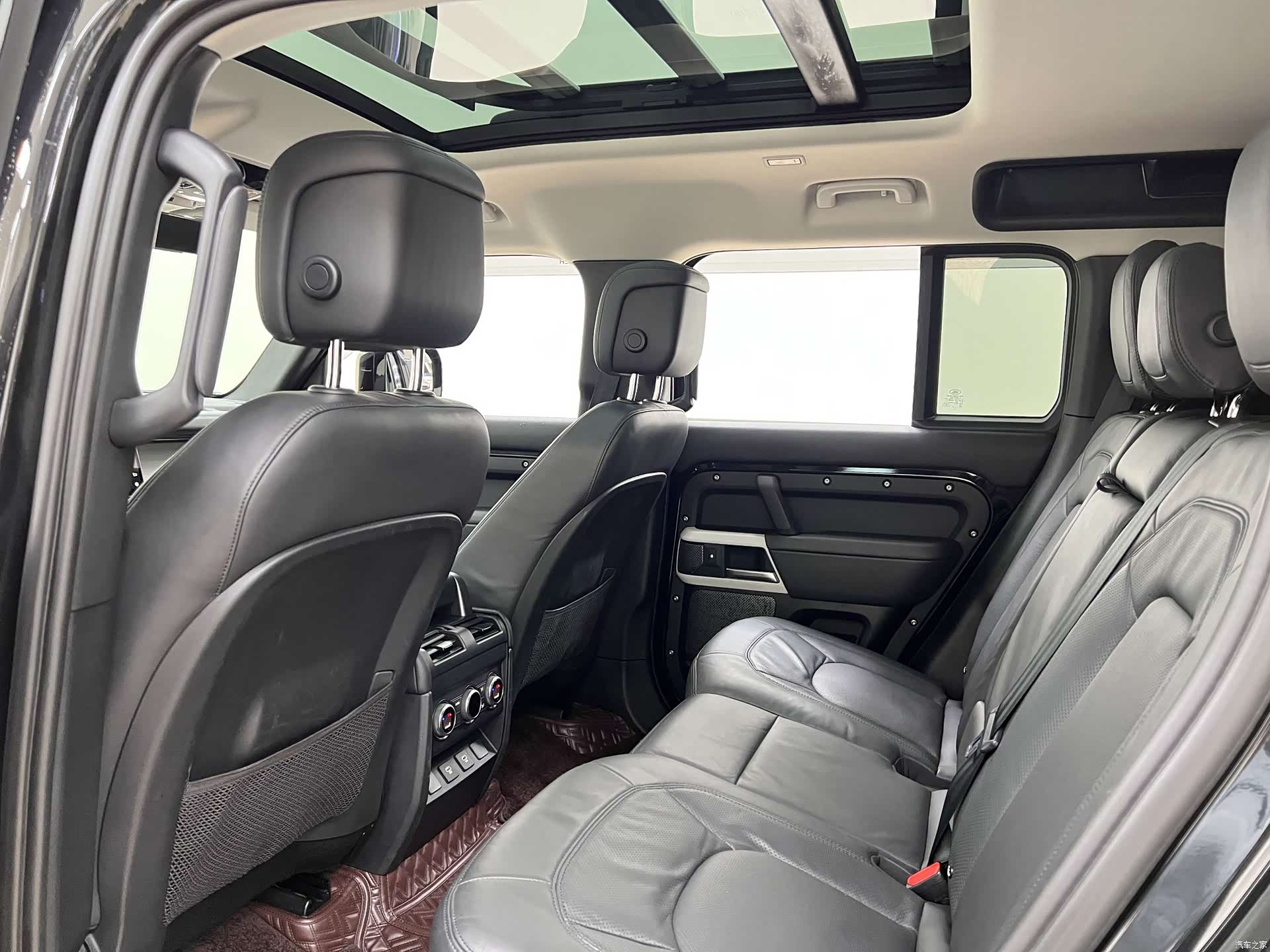 Land Rover Defender, 2022 15