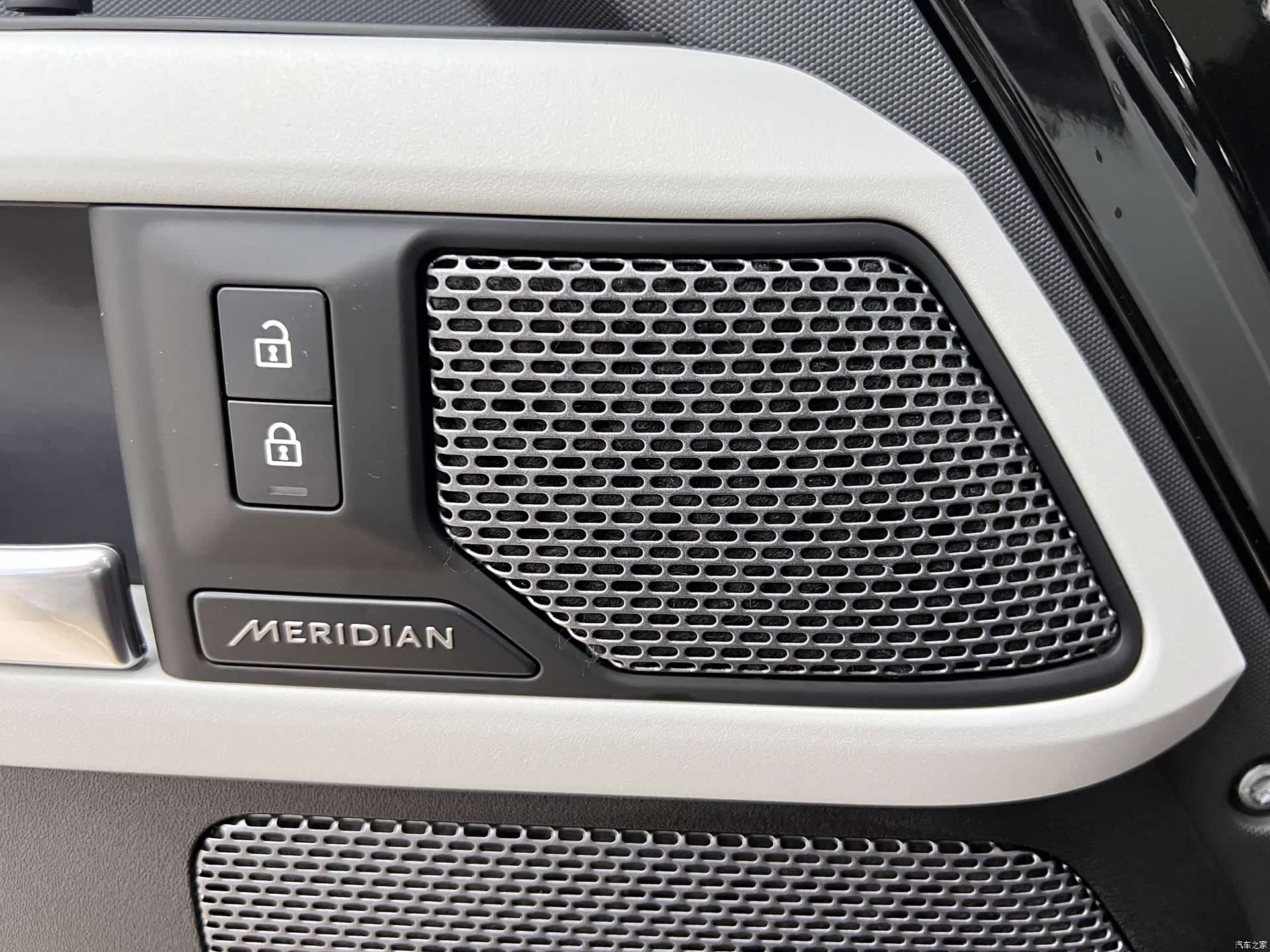 Land Rover Defender, 2022 32