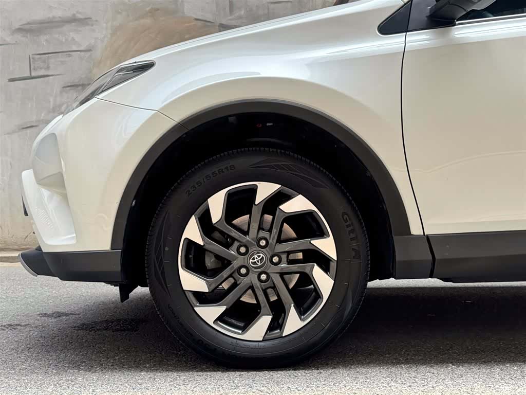 Toyota RAV4, 2017 6