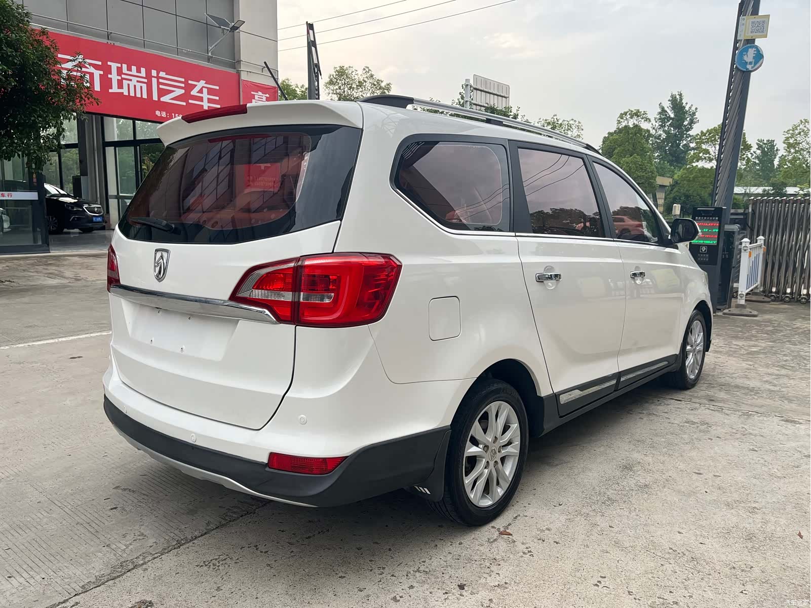 Wuling 730, 2018 4
