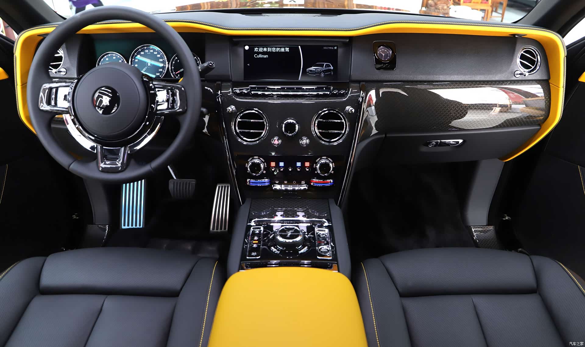 Rolls-Royce Cullinan, 2023 13