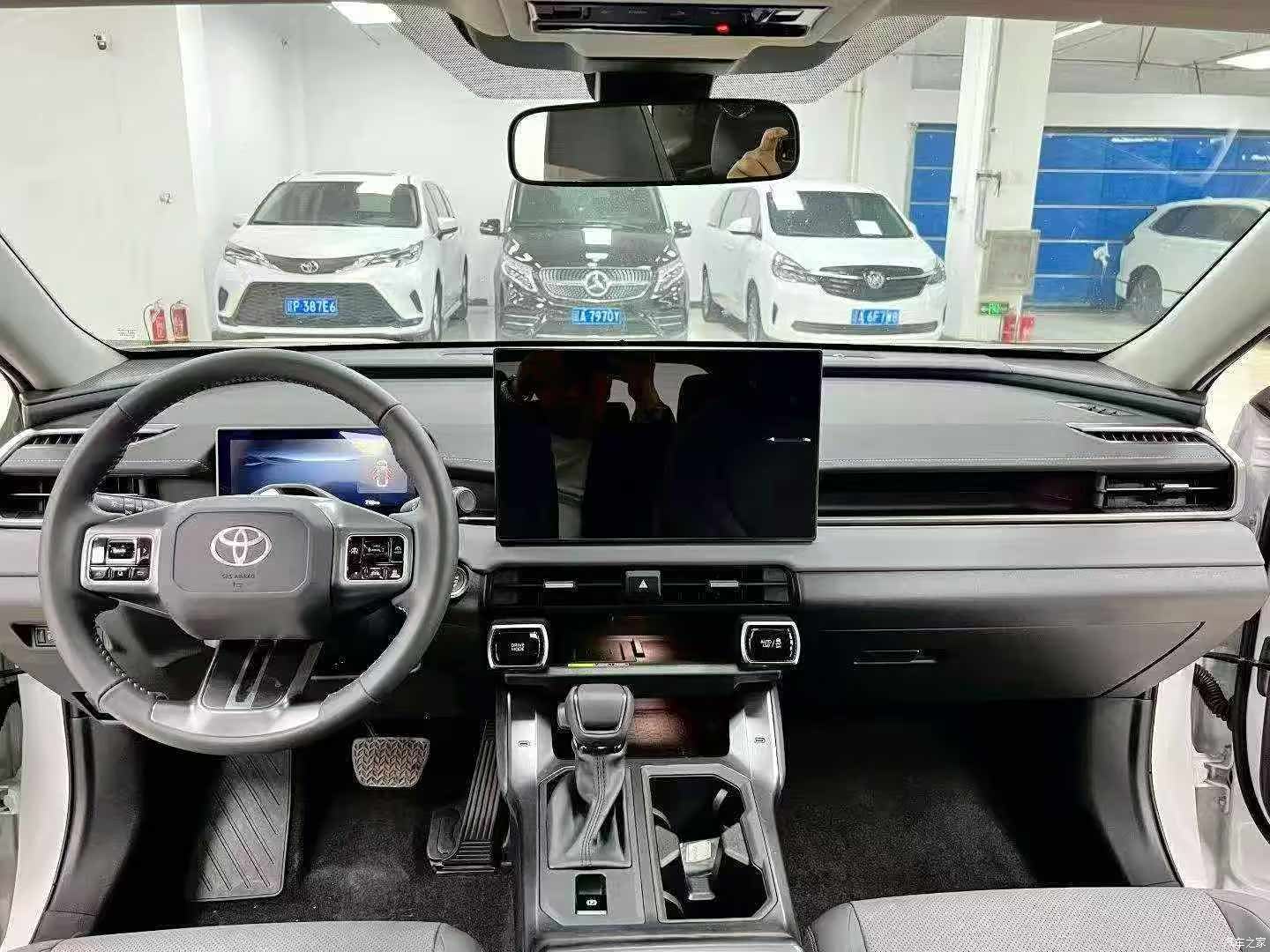 Toyota RAV4, 2026 все фото