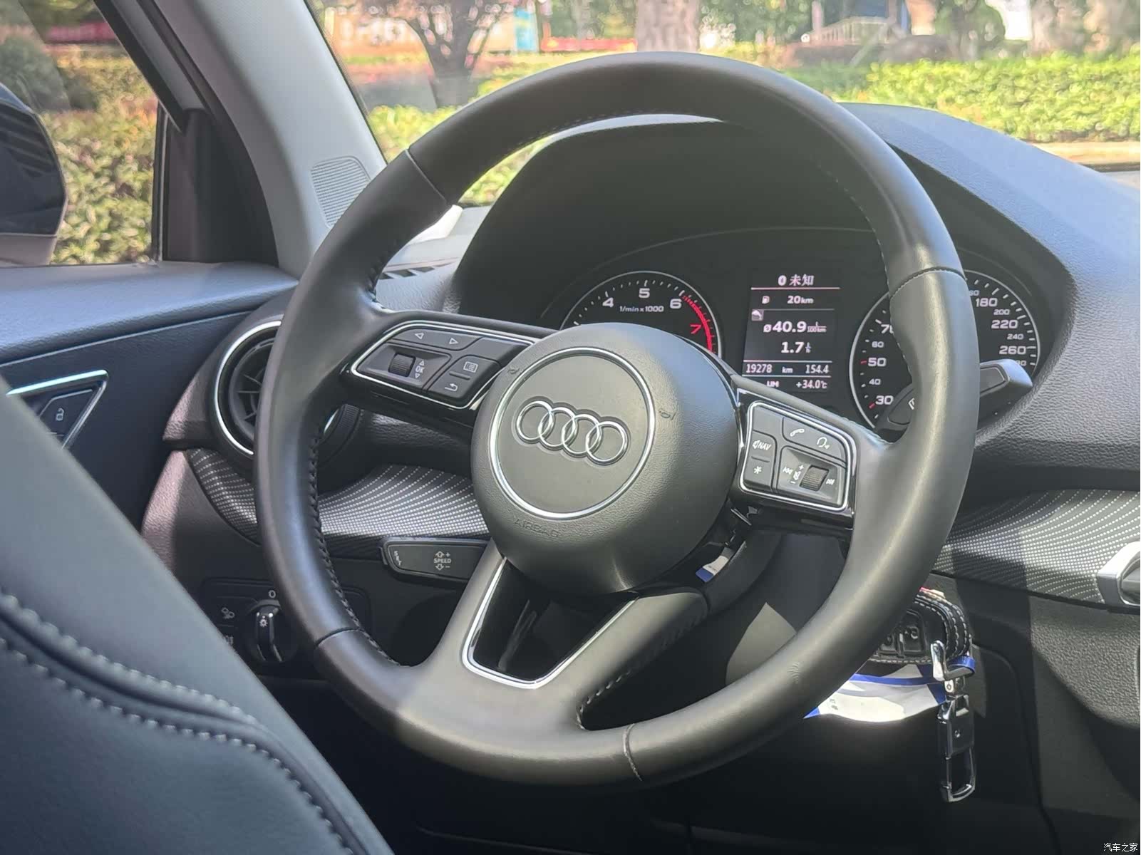 Audi Q2L, 2019 14