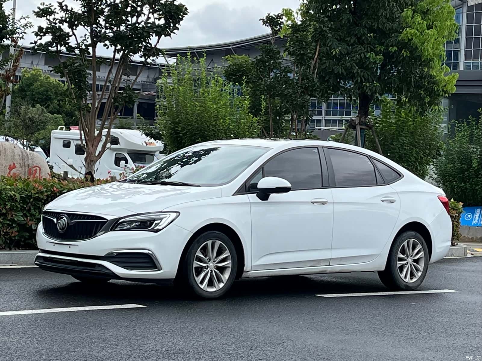 Buick Verano, 2019 1