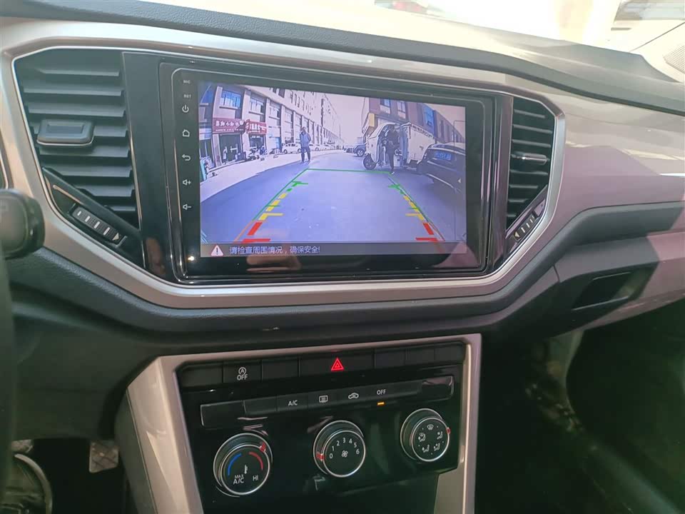 Volkswagen T-ROC exploring Songs