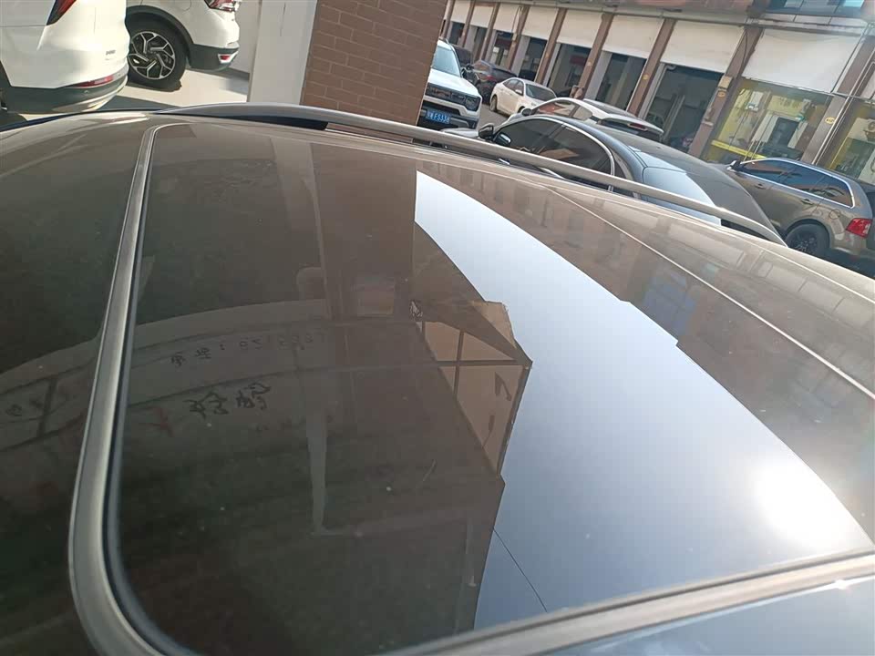 Volkswagen T-ROC exploring Songs