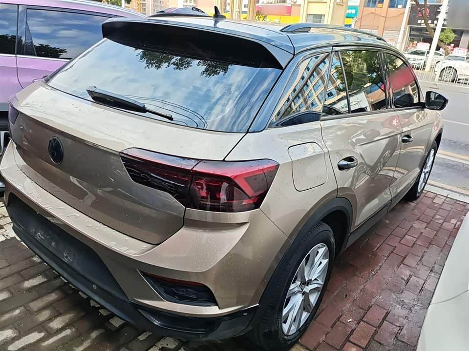 Volkswagen T-ROC exploring Songs