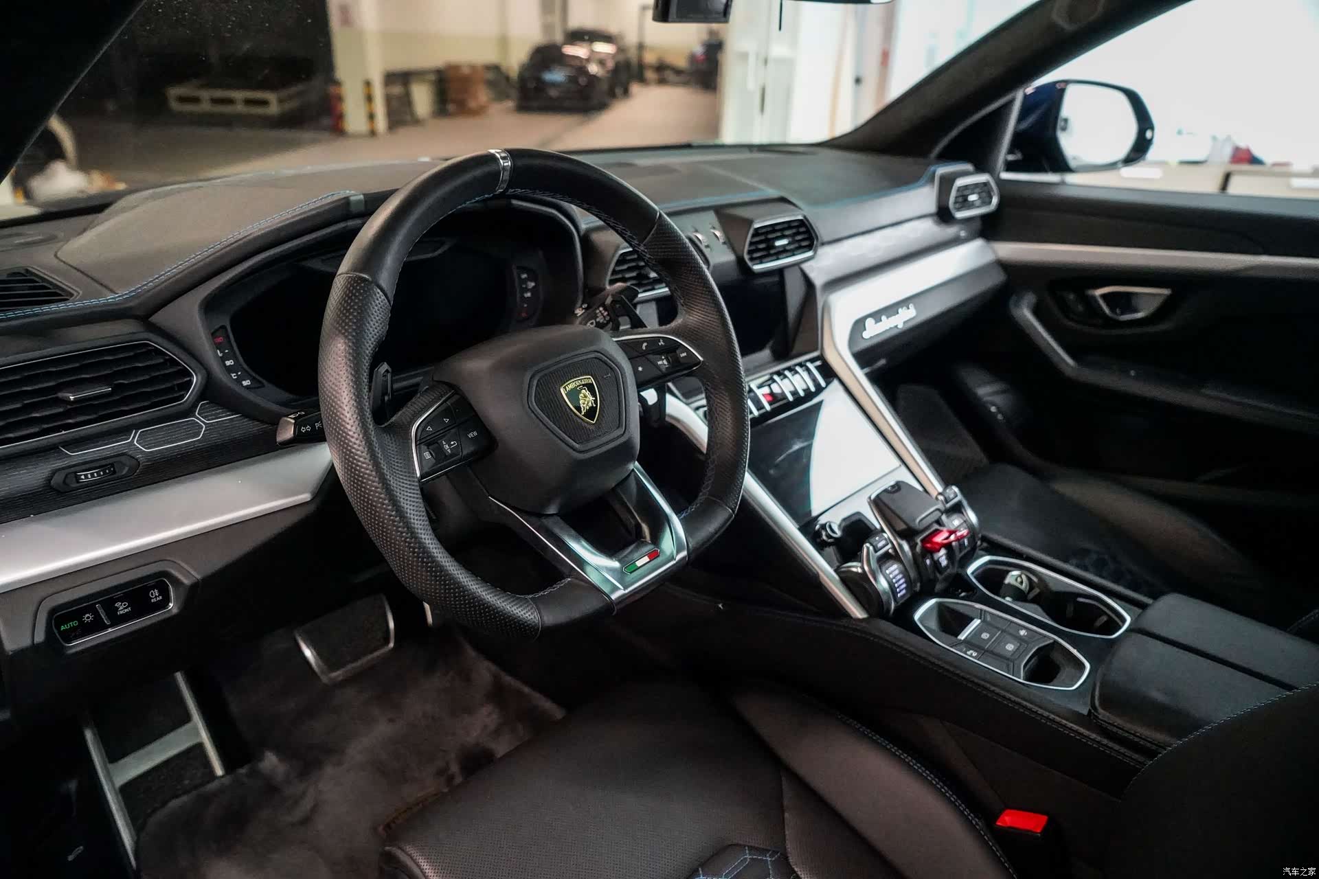 Lamborghini Urus, 2019 9