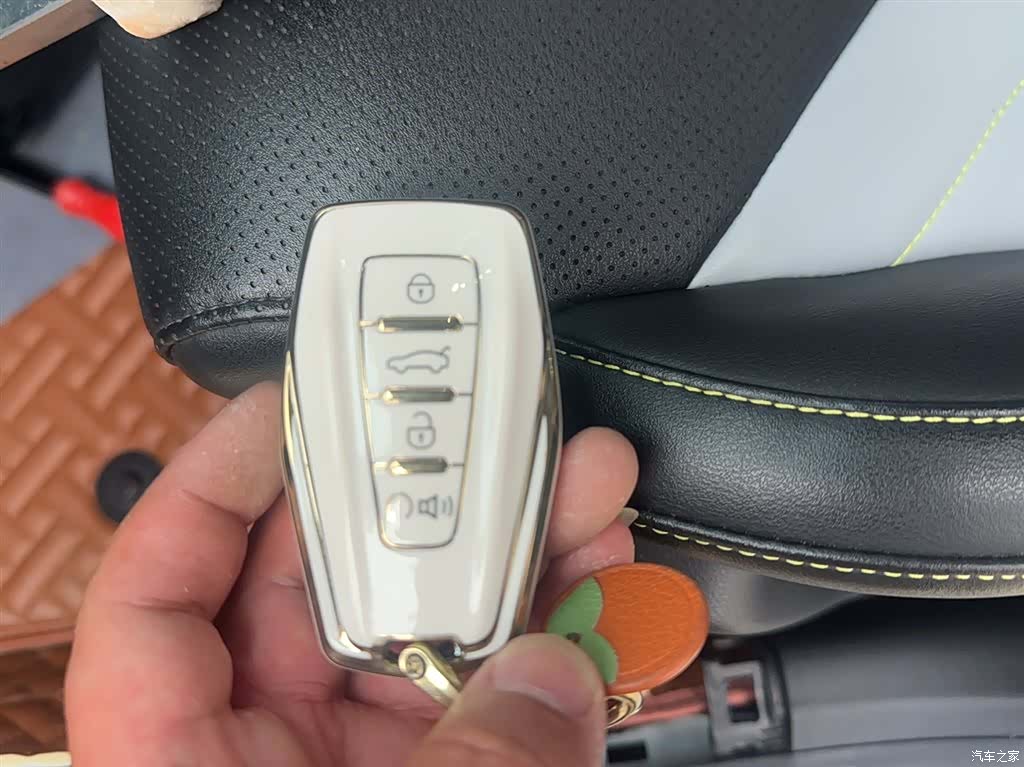 Geely Coolray, 2022 12