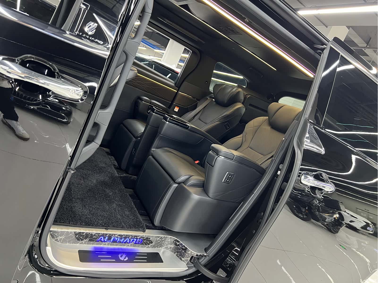 Toyota Alphard, 2026 11