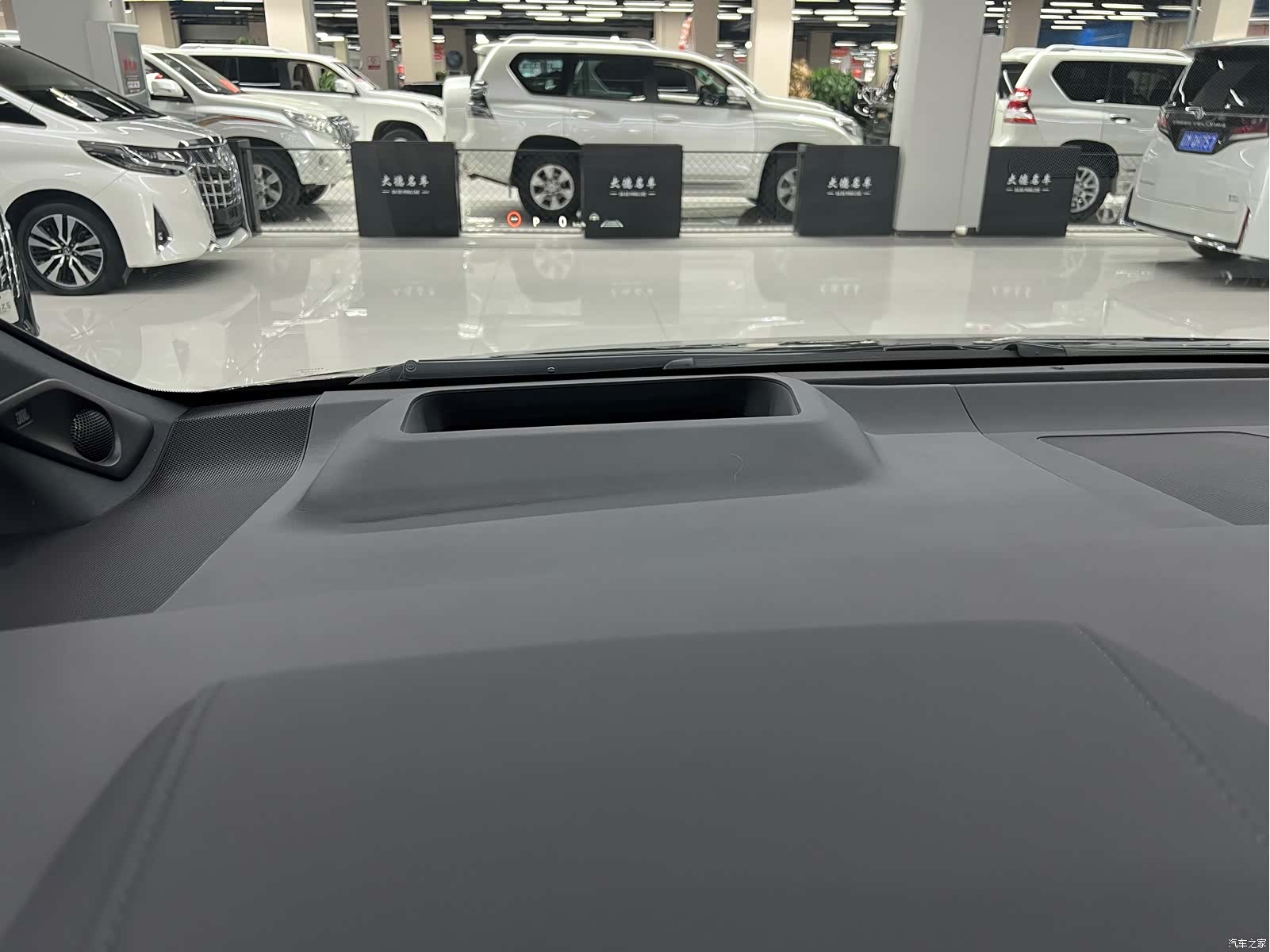 Toyota Alphard, 2026 25