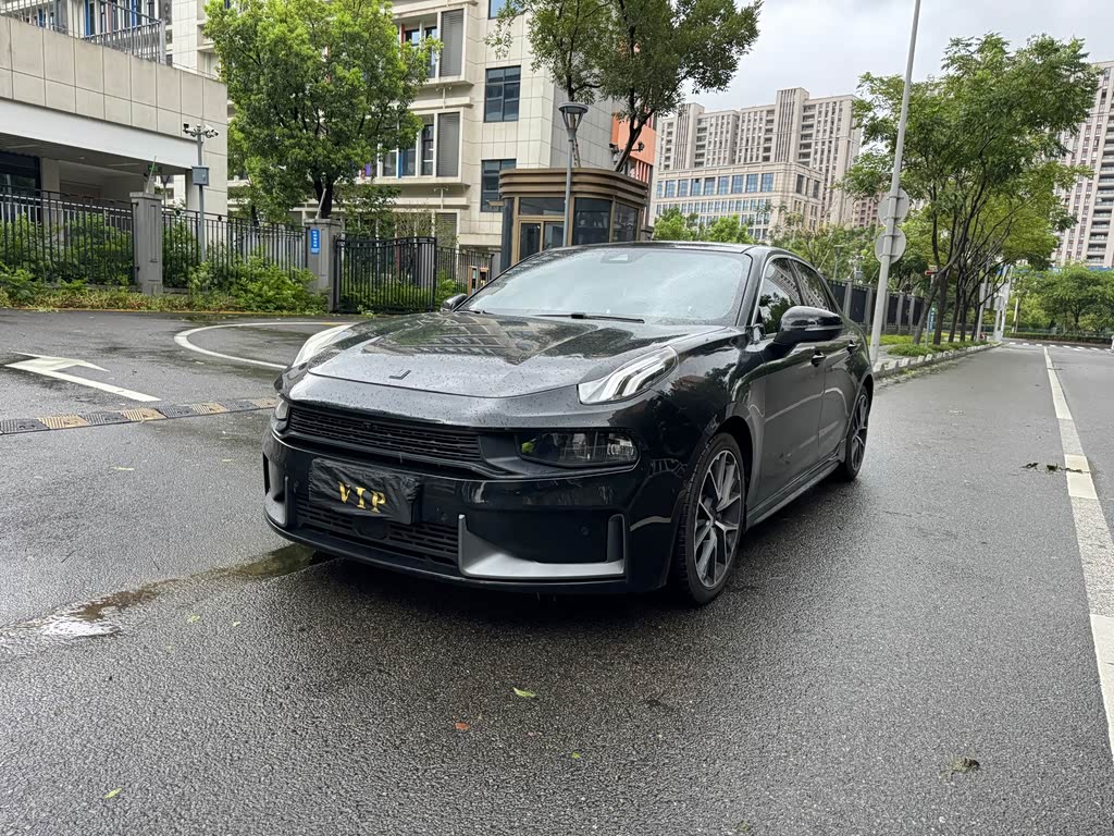 Lynk & Co 03