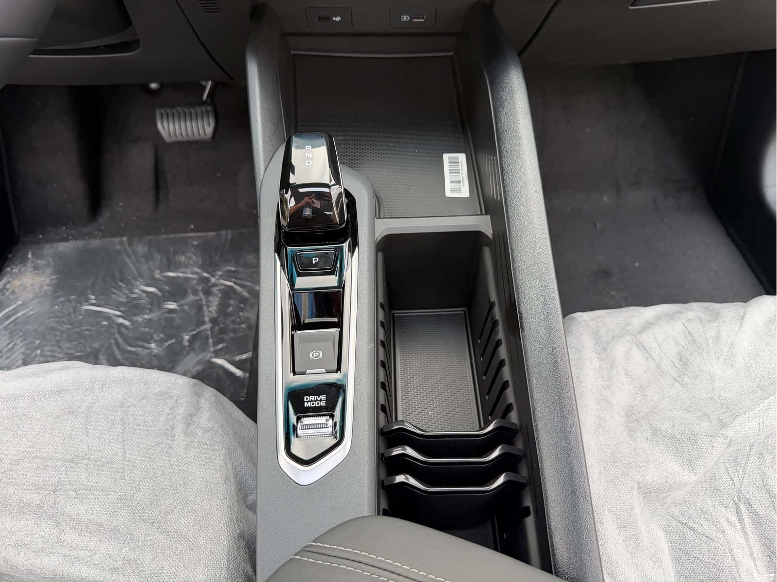 Geely Binray, 2026 20