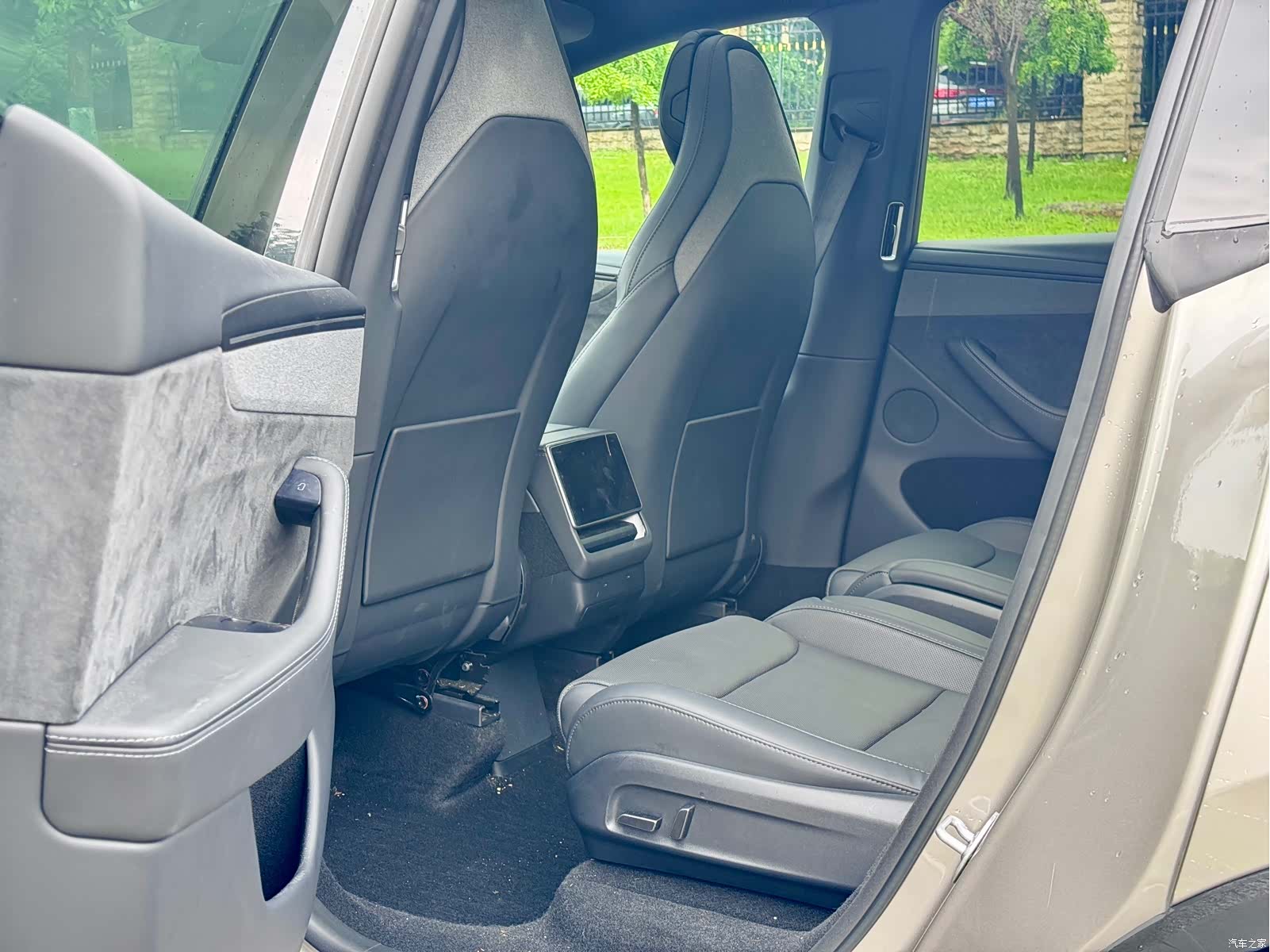 Tesla Model Y, 2025 10