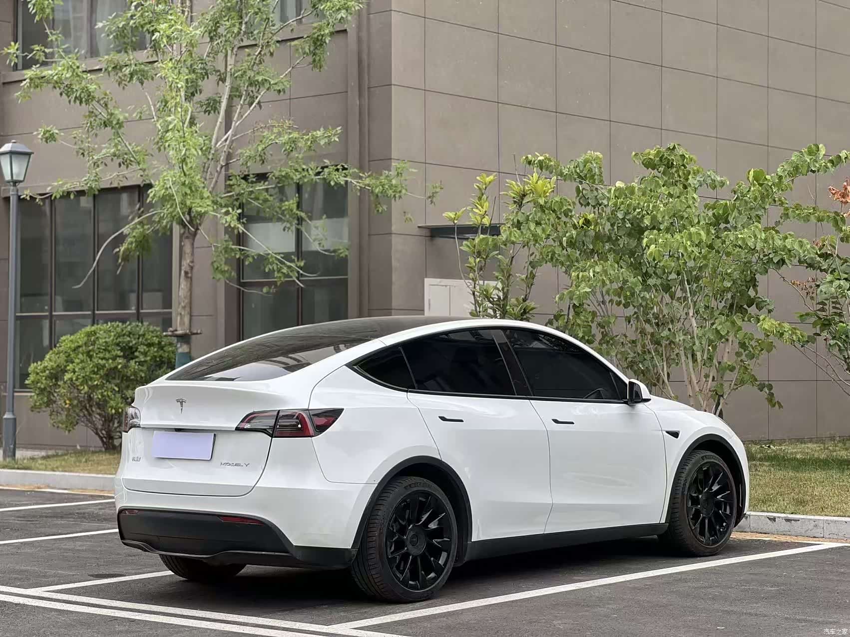 Tesla Model Y, 2024 7