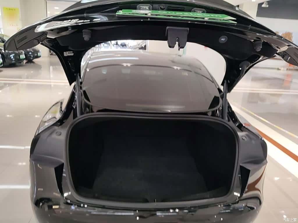 Tesla Model 3, 2025 19