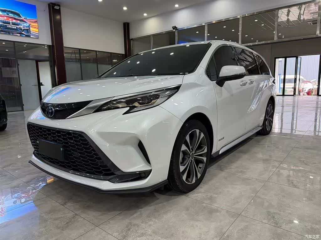 Toyota Granvia, 2024 1