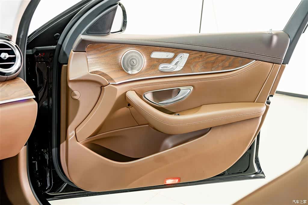 Mercedes-Benz E-Class, 2024 16