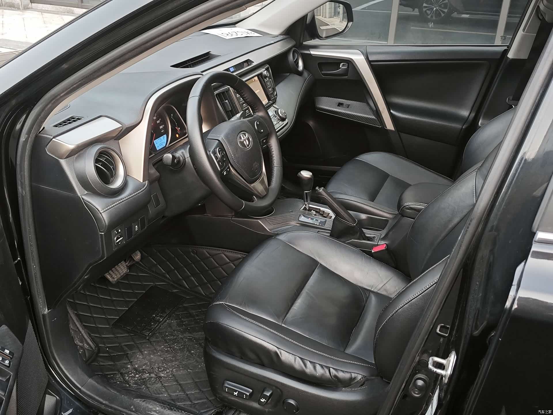 Toyota RAV4, 2015 4