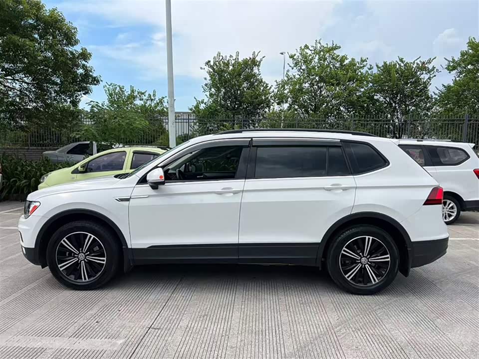 Volkswagen Tiguan L