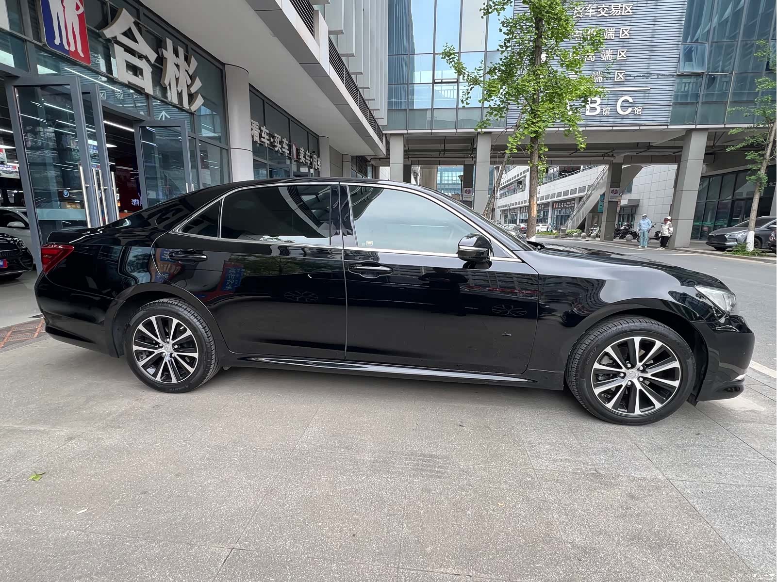 Toyota Crown, 2018 4