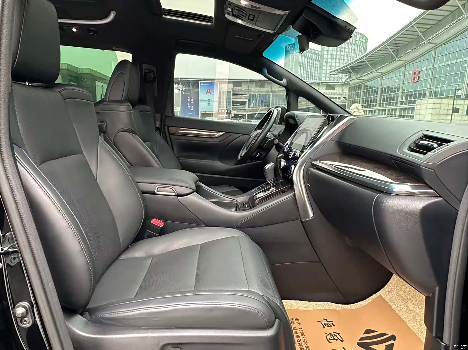 Toyota Vellfire, 2022 10