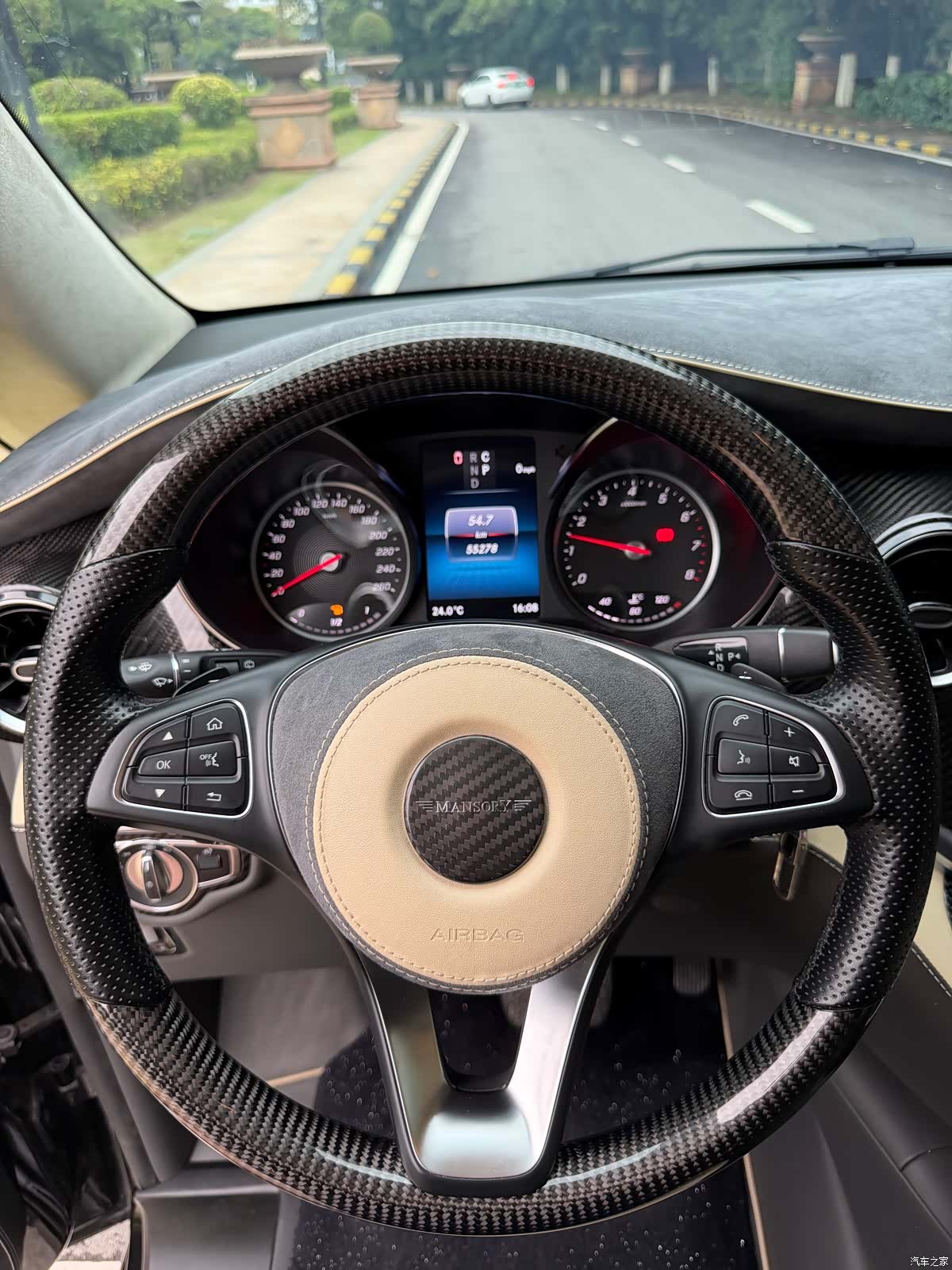 Mercedes-Benz V-Class, 2024 18