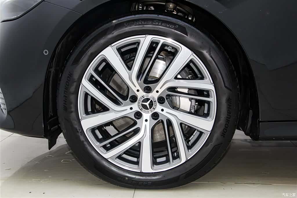 Mercedes-Benz E-Class, 2025 11